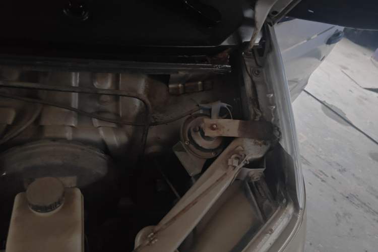 Used Wuling Zhiguang 2010 1.0L New Version Practical Short-Body L2Y Engine Bay Left