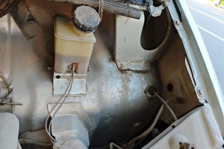 Used Wuling Zhiguang 2010 1.0L Base Version Engine Bay Left