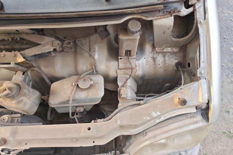 Used Wuling Zhiguang 2010 1.0L Liye Edition Engine Bay Left