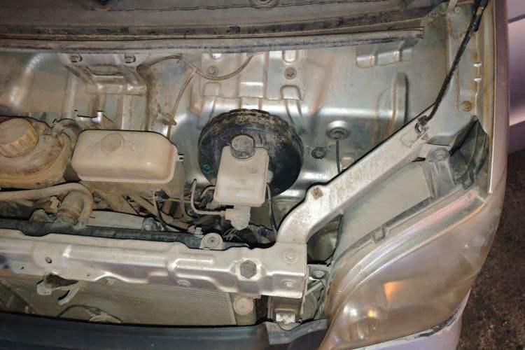 Used Wuling Zhiguang 2010 1.2L New Edition Practical Long-Body LAQ Engine Bay Left