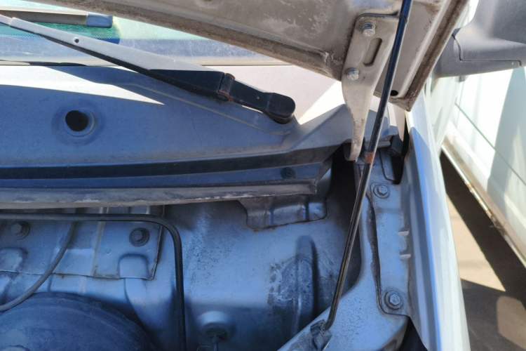 Used Wuling Zhiguang 2010 1.0L New Version Practical Short-Body L2Y Engine Bay Left