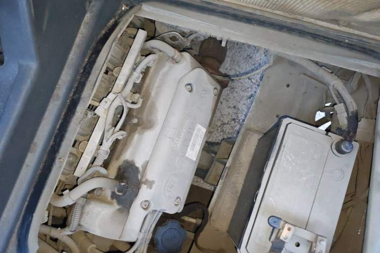 Used Wuling Zhiguang 2010 1.0L New Version Practical Short-Body L2Y Engine Bay Left