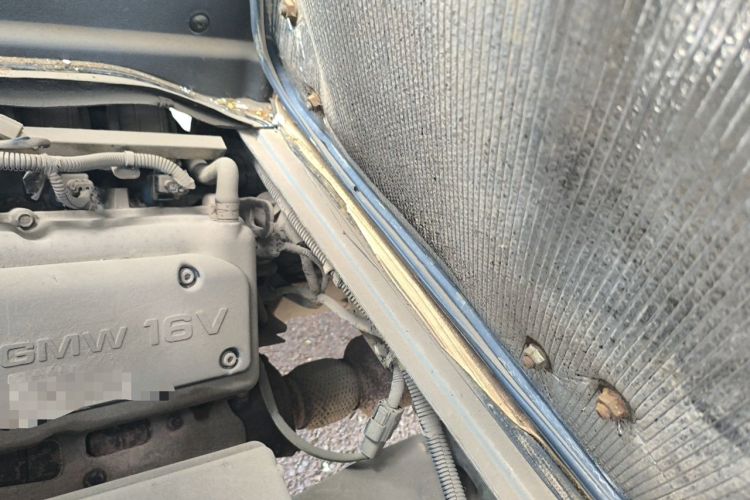 Used Wuling Zhiguang 2010 1.0L New Version Practical Short-Body L2Y Engine Bay Left