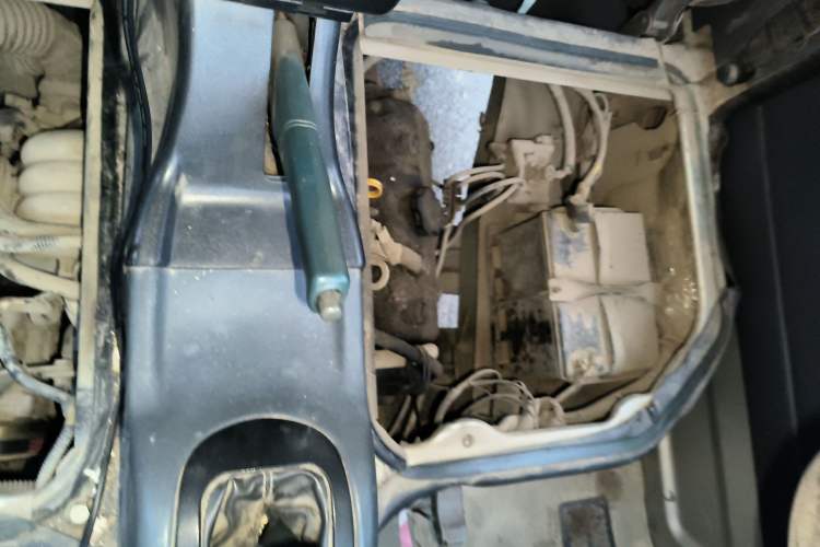 Used Wuling Zhiguang 2010 1.0L Liye Edition Engine Bay Left
