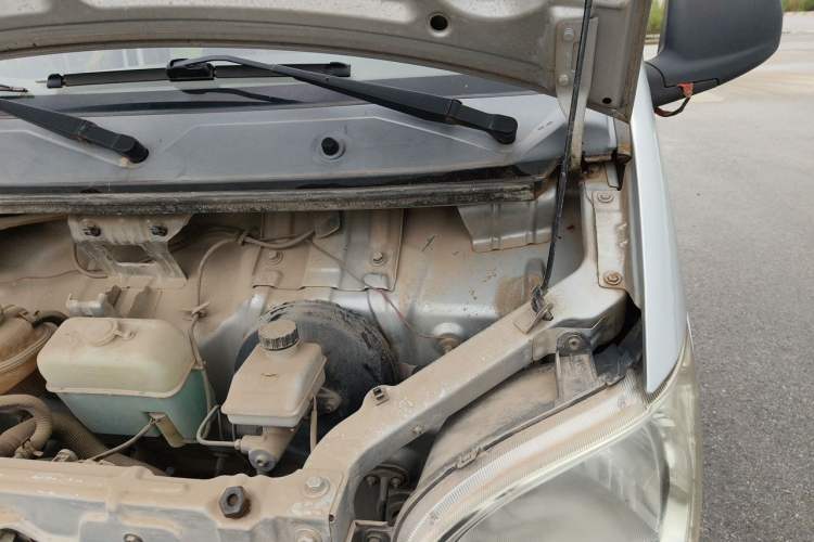 Used Wuling Zhiguang 2010 1.0L New Version Practical Short-Body L2Y Engine Bay Left