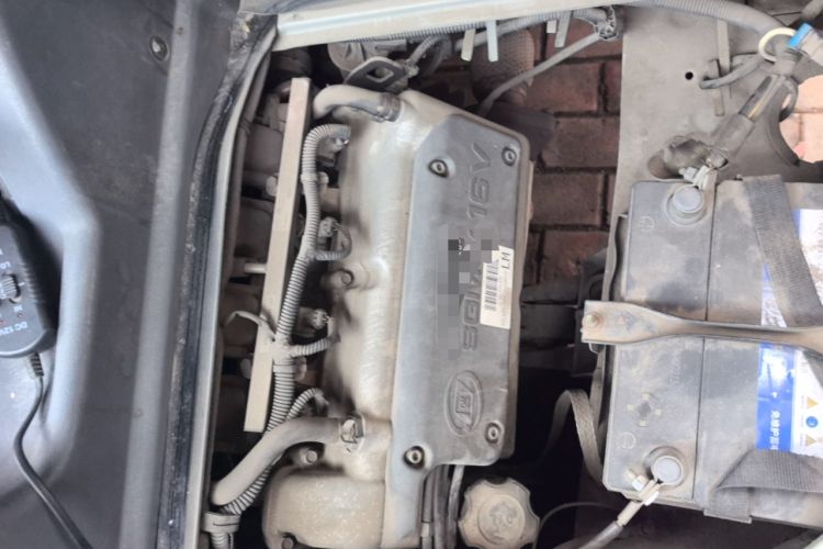 Used Wuling Zhiguang 2010 1.0L New Version Practical Short-Body L2Y Engine Bay Left