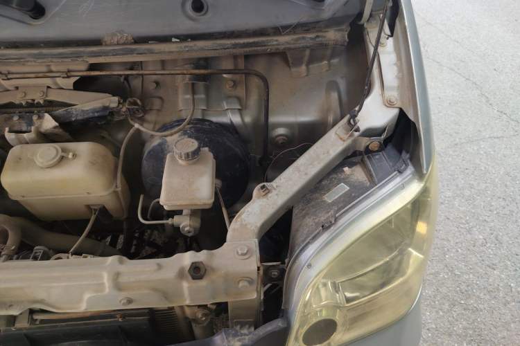 Used Wuling Zhiguang 2010 1.0L New Version Practical Edition with Short Body Engine Bay Left