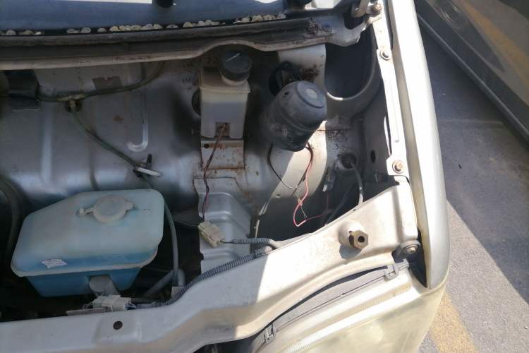 Used Wuling Zhiguang 2010 1.0L Liye Edition Engine Bay Left