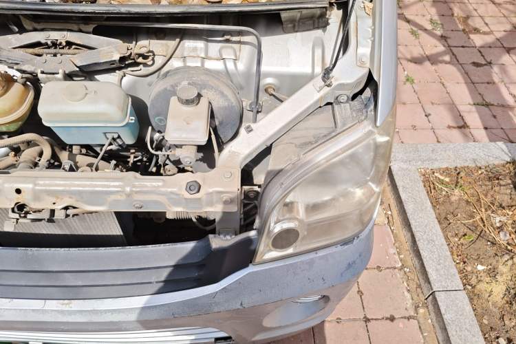 Used Wuling Zhiguang 2010 1.0L New Version Practical Short-Body L2Y Engine Bay Left