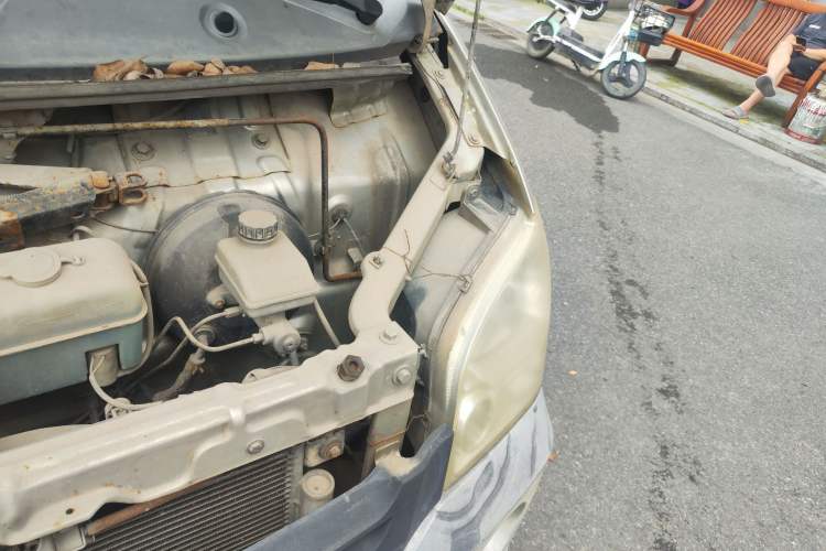 Used Wuling Zhiguang 2010 1.0L New Version Practical Short-Body L2Y Engine Bay Left