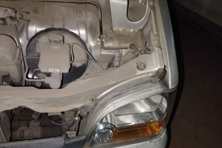 Used Wuling Zhiguang 2010 1.0L Liye Edition Engine Bay Left