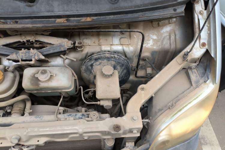 Used Wuling Zhiguang 2010 1.0L New Version Practical Short-Body L2Y Engine Bay Left