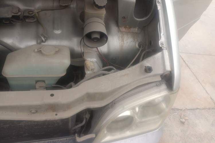 Used Wuling Zhiguang 2010 1.0L Liye Edition Engine Bay Left