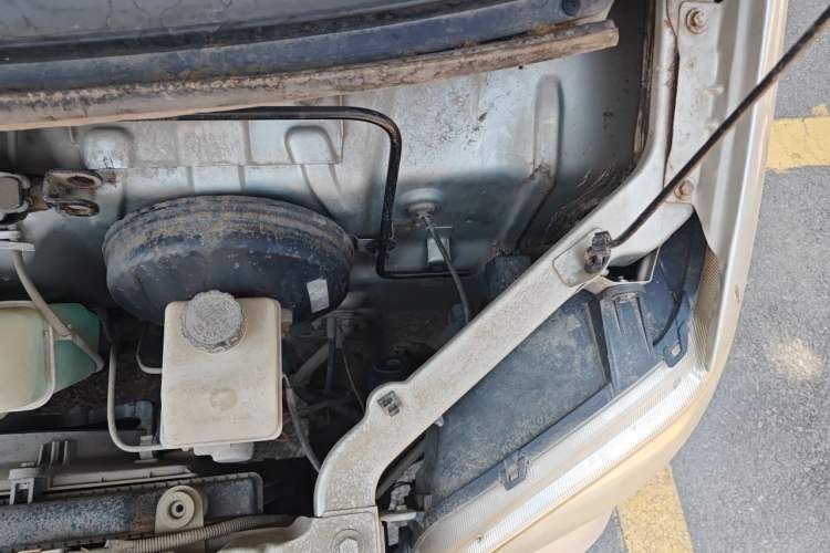 Used Wuling Zhiguang 2010 1.0L New Version Practical Short-Body L2Y Engine Bay Left