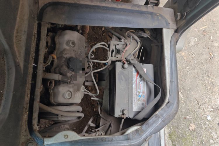 Used Wuling Zhiguang 2010 1.0L Base Version Engine Bay Left