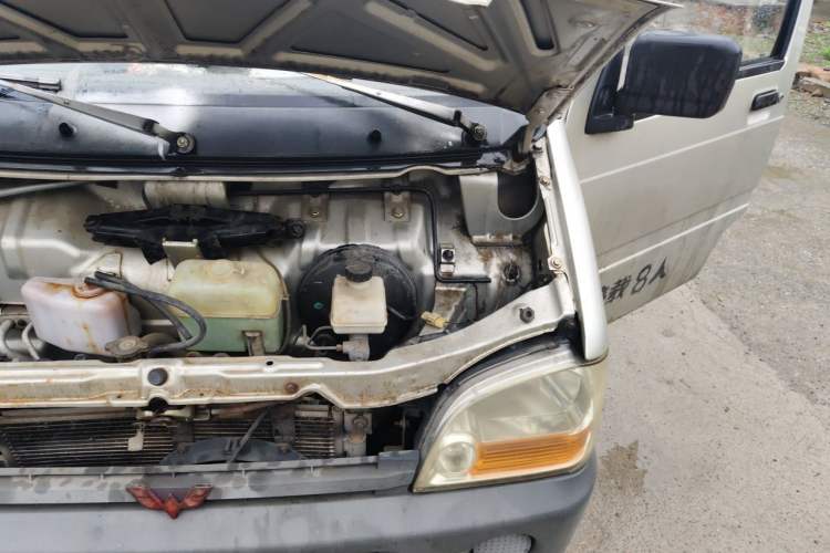 Used Wuling Zhiguang 2010 1.0L Base Version Engine Bay Left