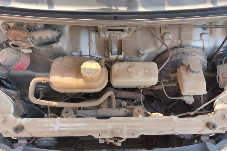 Used Wuling Zhiguang 2010 1.1L New Edition Practical Short-Body LXA Engine Bay