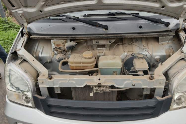 Used Wuling Zhiguang 2010 1.0L New Version Practical Short-Body L2Y Engine Bay