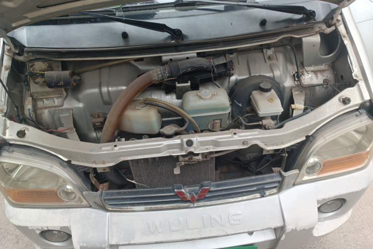 Used Wuling Zhiguang 2010 1.0L Base Version Engine Bay