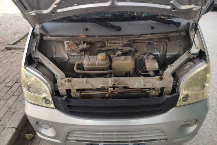Used Wuling Zhiguang 2010 1.0L New Version Practical Edition with Short Body Engine Bay