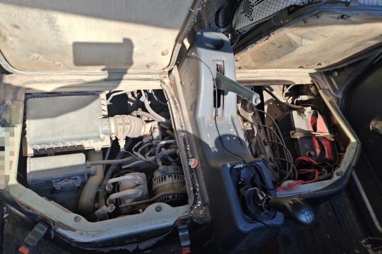 Used Wuling Zhiguang 2010 1.0L New Version Practical Short-Body L2Y Engine Bay