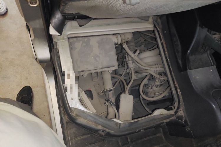 Used Wuling Zhiguang 2010 1.0L Liye Edition Engine Bay Right