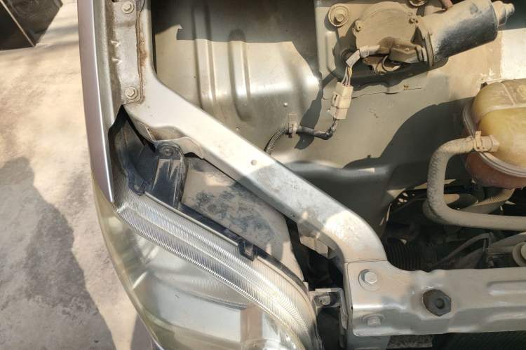 Used Wuling Zhiguang 2010 1.0L New Version Practical Short-Body L2Y Engine Bay Right