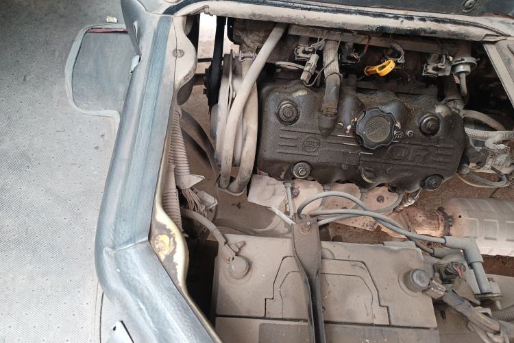 Used Wuling Zhiguang 2010 1.0L Base Version Engine Bay Right