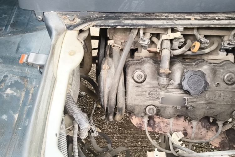 Used Wuling Zhiguang 2010 1.0L Base Version Engine Bay Right