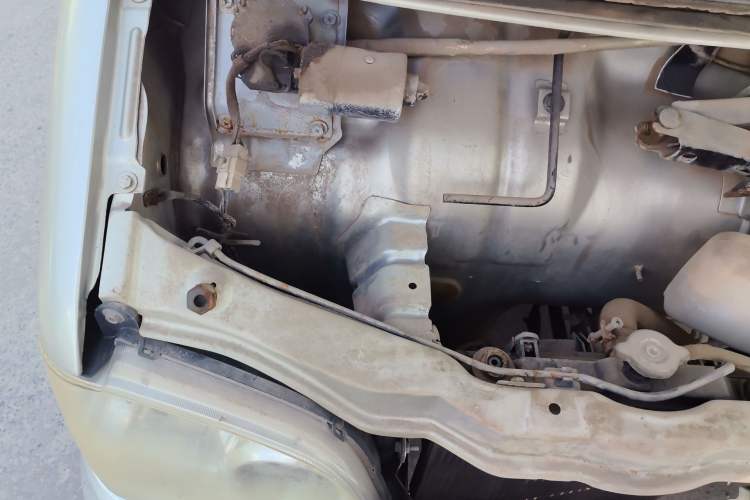 Used Wuling Zhiguang 2010 1.0L Liye Edition Engine Bay Right