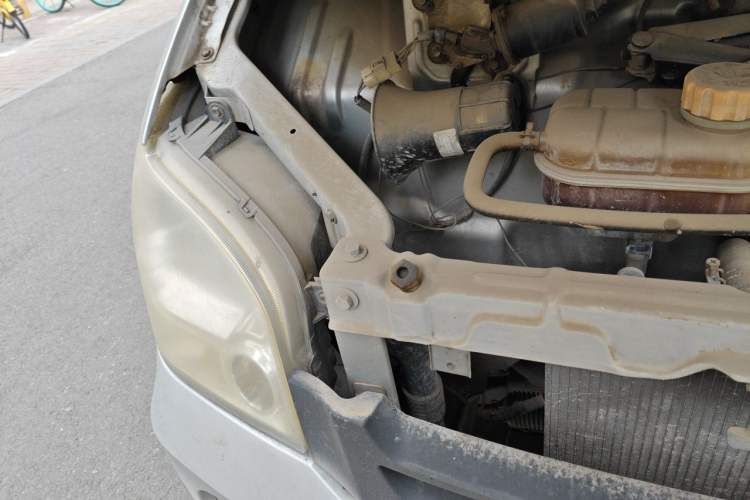 Used Wuling Zhiguang 2010 1.0L New Version Practical Short-Body L2Y Engine Bay Right