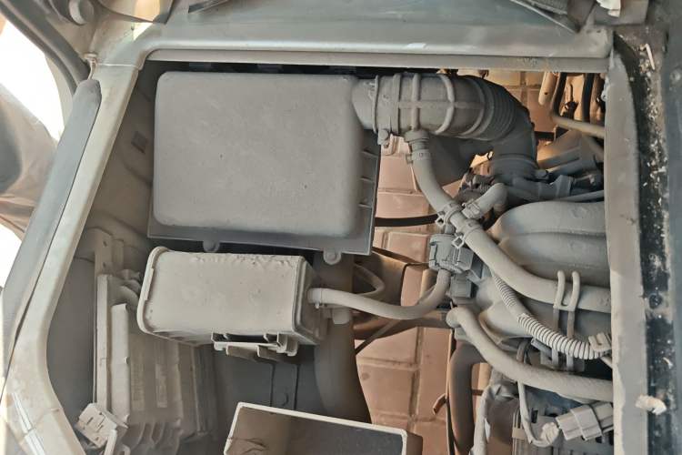 Used Wuling Zhiguang 2010 1.0L Liye Edition Engine Bay Right