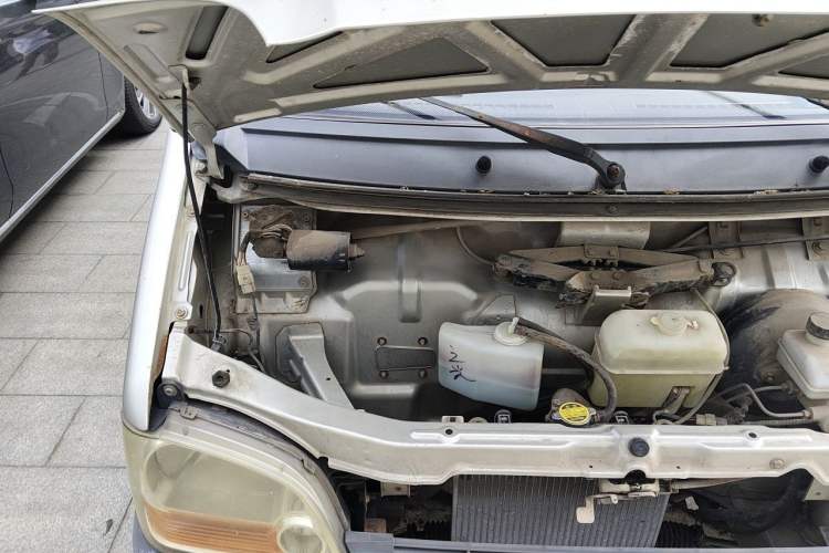 Used Wuling Zhiguang 2010 1.0L New Version Liye Style with Shorter Body Engine Bay Right