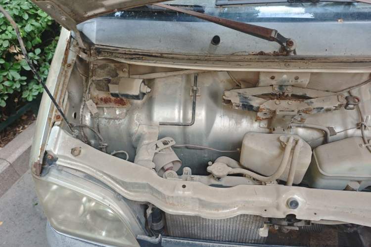 Used Wuling Zhiguang 2010 1.0L Liye Edition Engine Bay Right