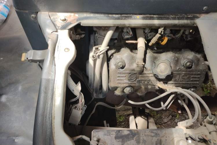 Used Wuling Zhiguang 2010 1.0L Base Version Engine Bay Right