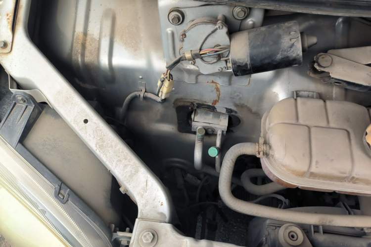 Used Wuling Zhiguang 2010 1.1L New Edition Practical Long-Body LXA Engine Bay Right