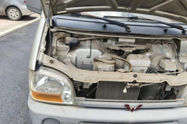 Used Wuling Zhiguang 2010 1.0L Liye Edition Engine Bay Right