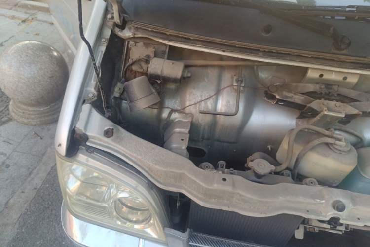 Used Wuling Zhiguang 2010 1.0L Liye Edition Engine Bay Right