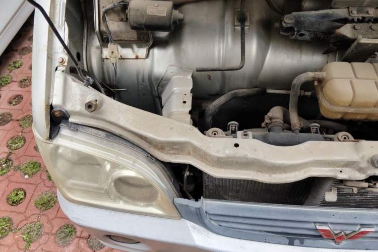 Used Wuling Zhiguang 2010 1.2L New Edition Practical Long-Body LAQ Engine Bay Right