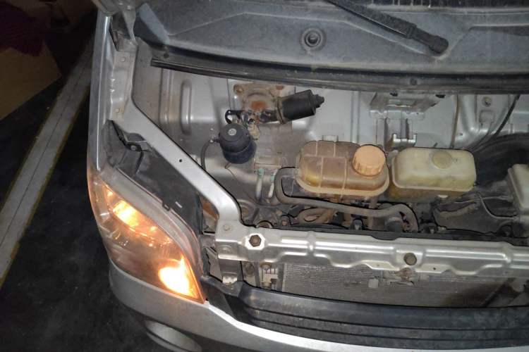 Used Wuling Zhiguang 2010 1.0L New Version Practical Edition with Short Body Engine Bay Right