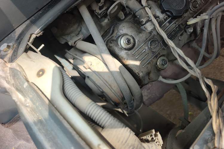 Used Wuling Zhiguang 2010 1.0L Base Version Engine Bay Right