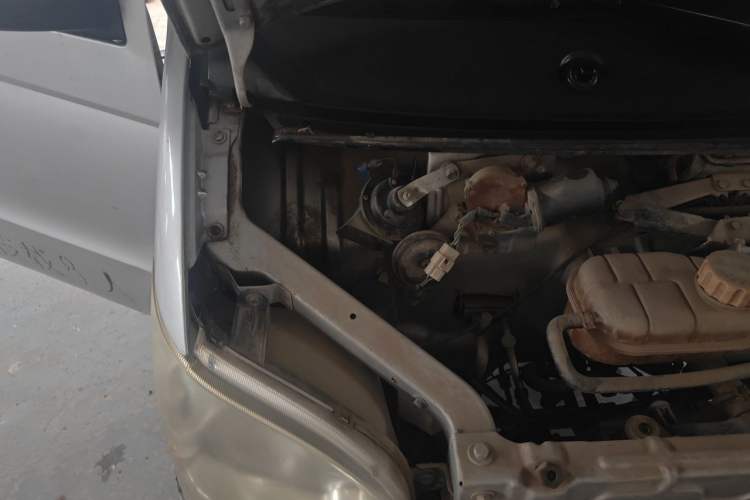 Used Wuling Zhiguang 2010 1.0L New Version Practical Short-Body L2Y Engine Bay Right