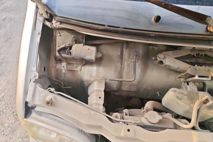 Used Wuling Zhiguang 2010 1.0L Liye Edition Engine Bay Right