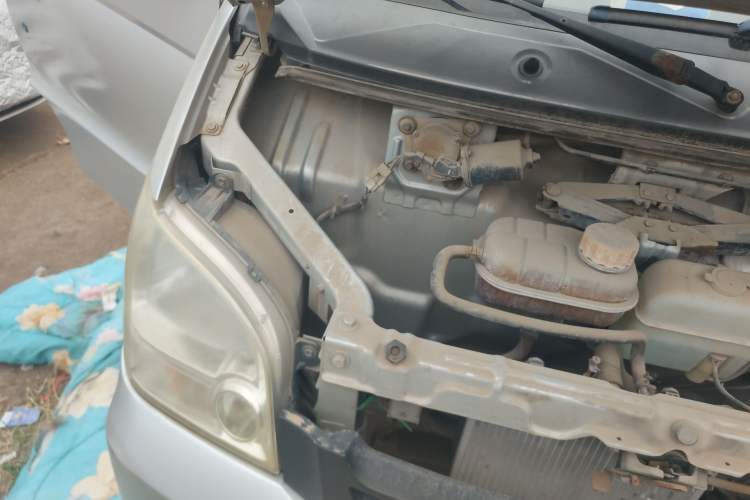Used Wuling Zhiguang 2010 1.0L New Version Practical Short-Body L2Y Engine Bay Right