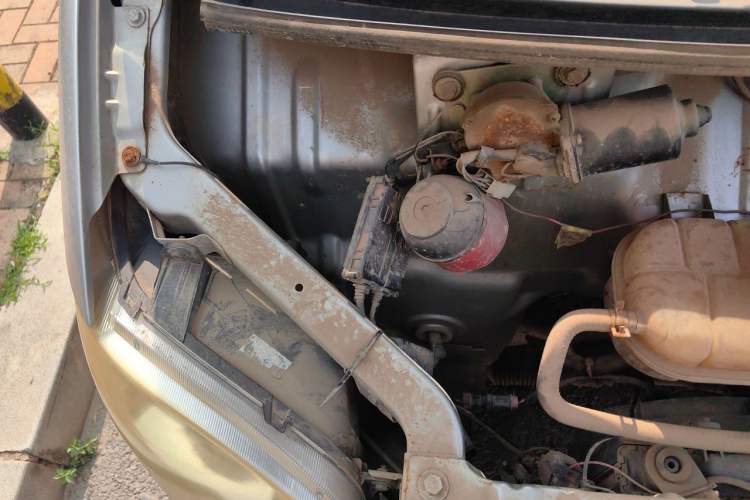Used Wuling Zhiguang 2010 1.1L New Edition Practical Short-Body LXA Engine Bay Right