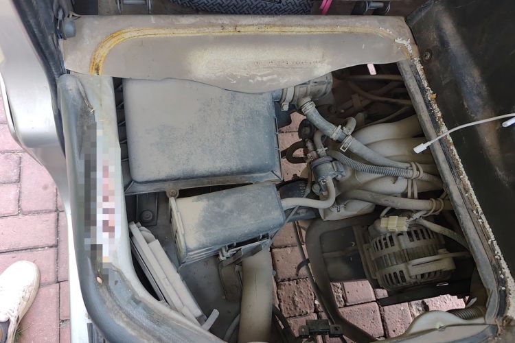 Used Wuling Zhiguang 2010 1.0L Liye Edition Engine Bay Right