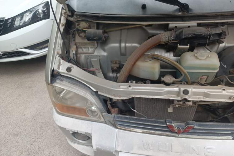 Used Wuling Zhiguang 2010 1.0L Base Version Engine Bay Right