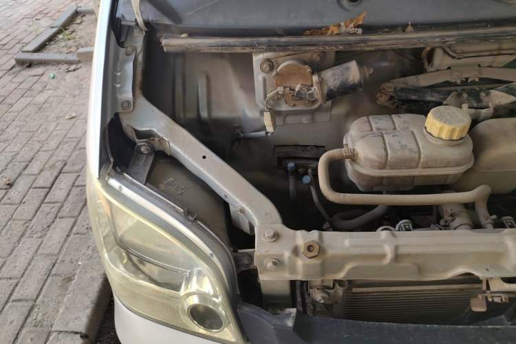 Used Wuling Zhiguang 2010 1.0L New Version Practical Edition with Short Body Engine Bay Right