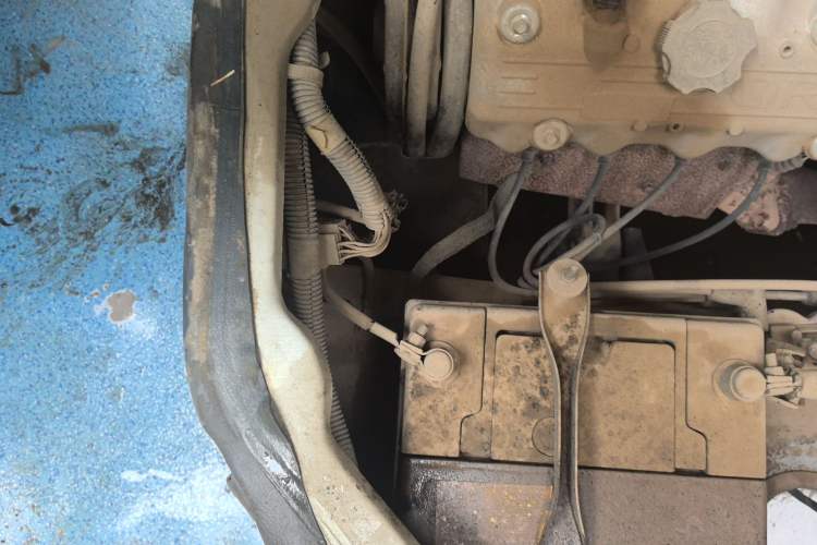 Used Wuling Zhiguang 2010 1.0L Base Version Engine Bay Right