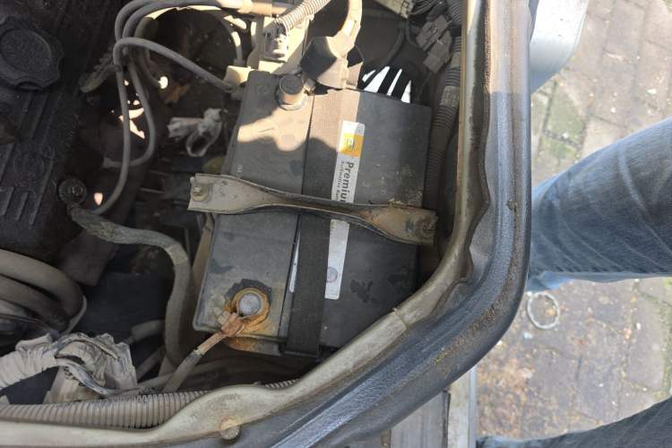 Used Wuling Zhiguang 2010 1.0L Base Version Engine Bay Right